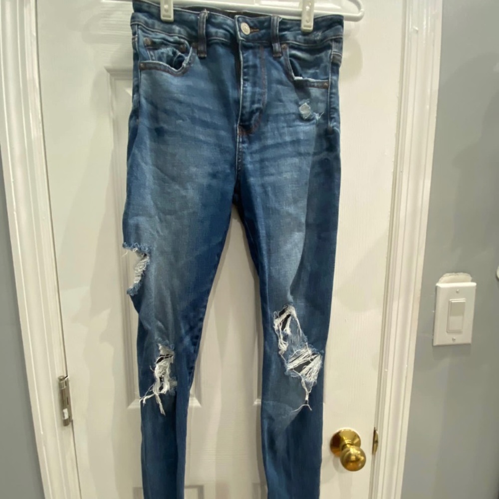 AMERICAN EAGLE JEANS